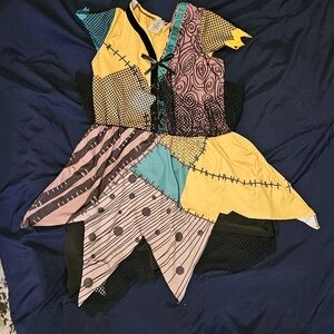 Nightmare before Christmas. Like new. Size large. sally costume dress up